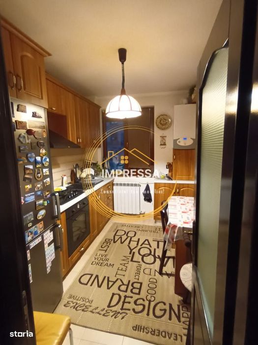 Se vinde apartament 3 camere etaj 3 zona 0 Suceava 122.000euro neg