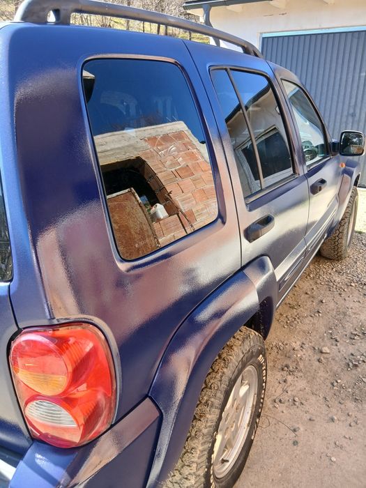 Vând  jep Cherokee