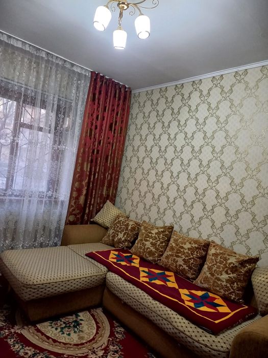 Диван угловой, мягкий, в отличной состояний
2