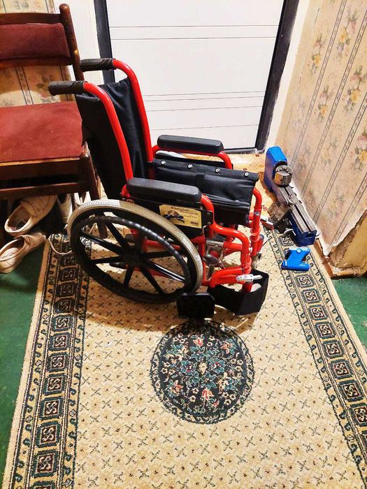 Продам новую американскую детскую инвалидную коляску