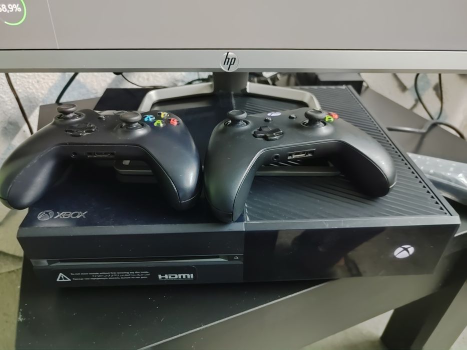 Xbox one в хорошем состоянии с монитором
