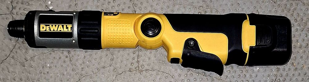 Акумулаторна отвертка/винтоверт DeWalt