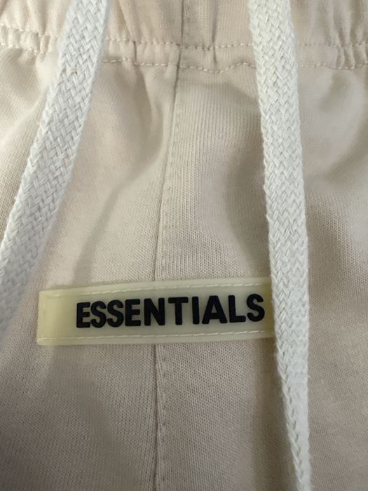Pantaloni scurti ESSENTIALS, Noi