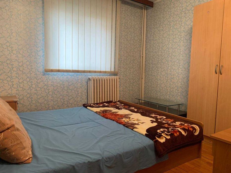 Apartament 3 camere de vânzare | Etaj 1 | Balcon | Geam la baie |