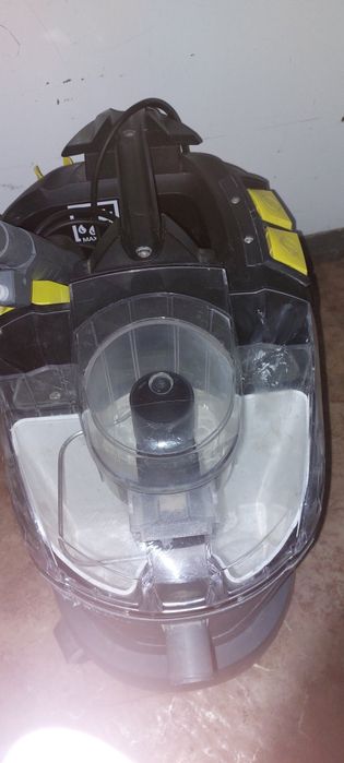 Продам моющий пылесос Karcher Puzzi 8/1c