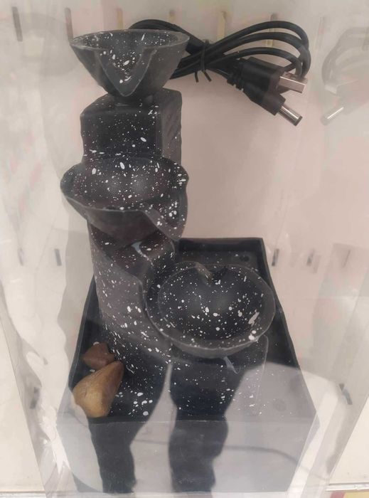 Настолен LED вътрешен фонтан със стъпала и камъни 11x9x17 см