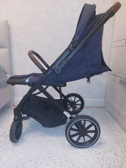 Детская прогулочная коляска