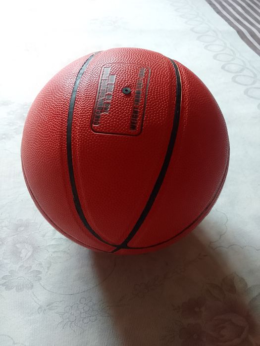 Basketbolll koptok sotiladi. Yangi