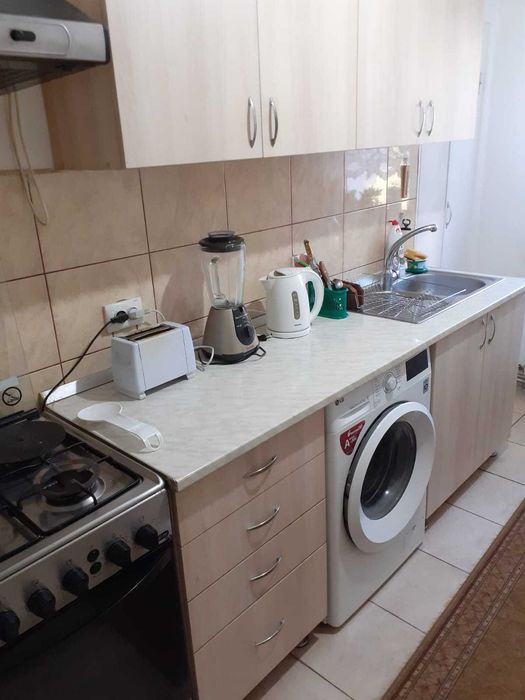 Apartament decomandat cu 2 camere, situat la etajul 2, într-o zonă liniștită