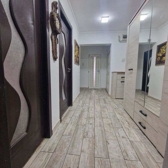 Apartament 3 camere /  centrala / geam la baie -  Zona SUD