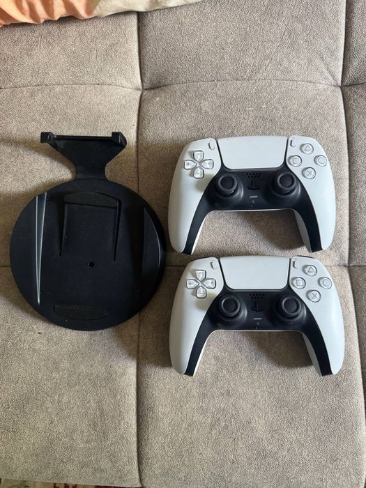 Продам Playstation 5, 2 джойстика, 4 диска