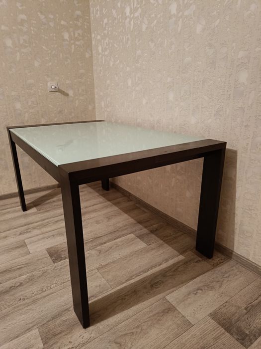 Стол раздвижной со стеклом