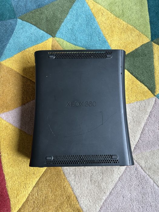 Конзола Xbox 360 с контролер