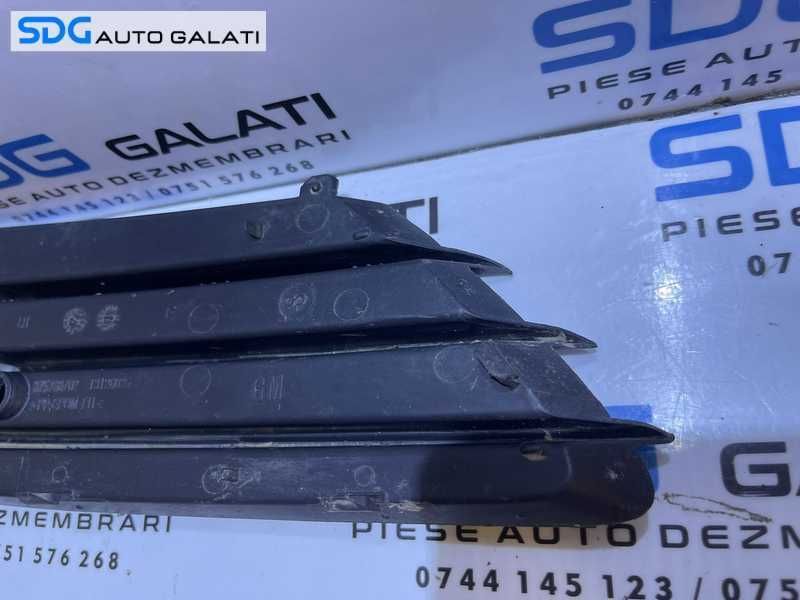 Grila Proiector Ceata Stanga Spoiler Bara Fata Opel Astra H 2004 - 2010 Cod 13126025 [V0228]