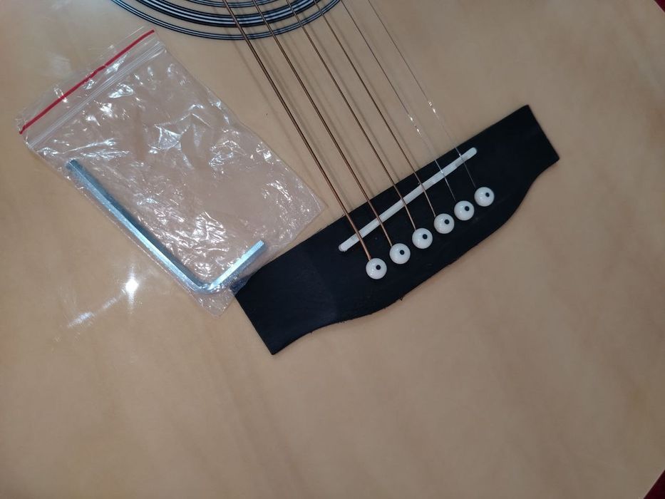 Гитара новая срочно продается