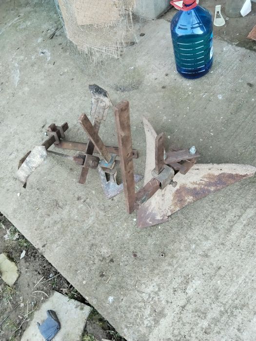 Motosăpătoare Bronto cu diferite accesorii