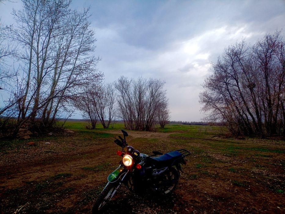 Продам мотоцикл яки 200 CC торг