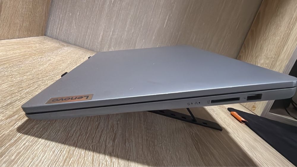 Lenovo ноутбук почти новый