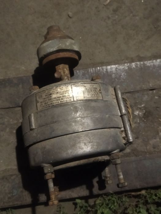продам двигатель на 220 вольт