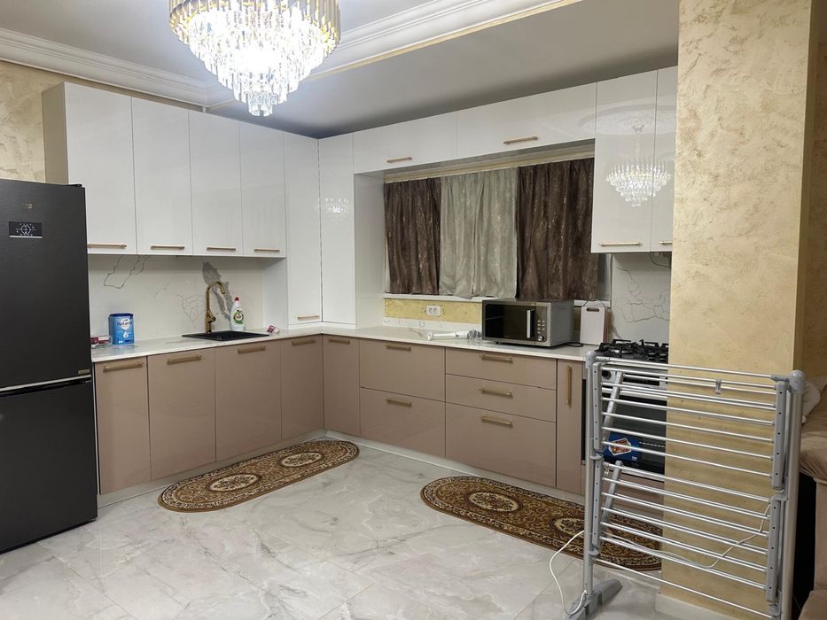 Apartament de vinzare vizavi de facultatea vasile goldis