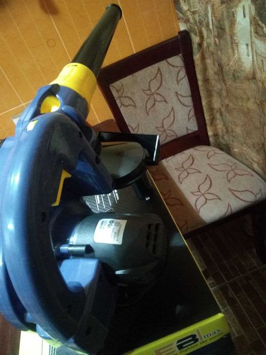 Воздуходувка-пылесос профессиональная