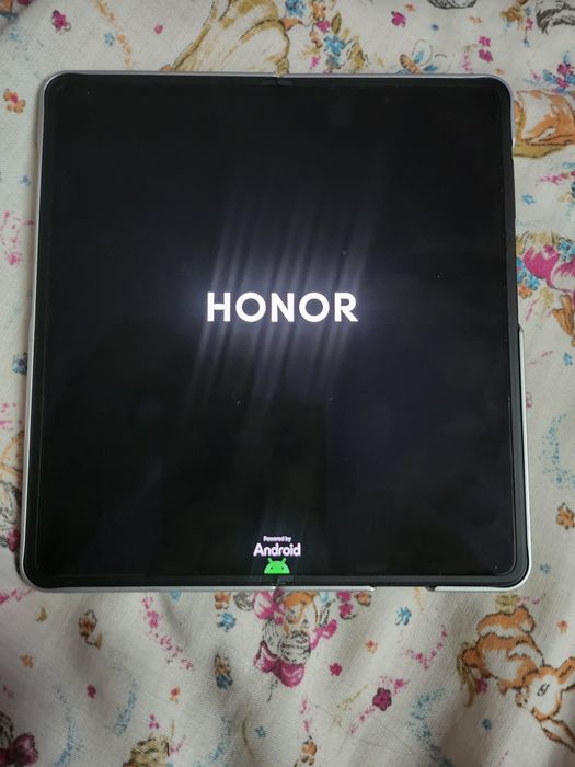 Honor magic v5 16+16/512gb android 16 nou la cutie,folie ambele ecrane, husă aluminiu cu protecție ,dual sim, liber de rețea.