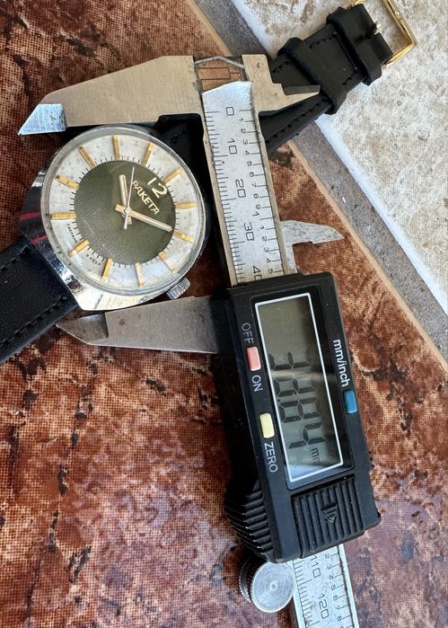 Сьветски рьчен механичен часовник Ракета,75-80 години.