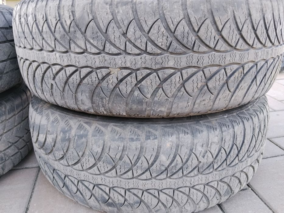 Vând set anvelope cu jante tabla 195/65/15