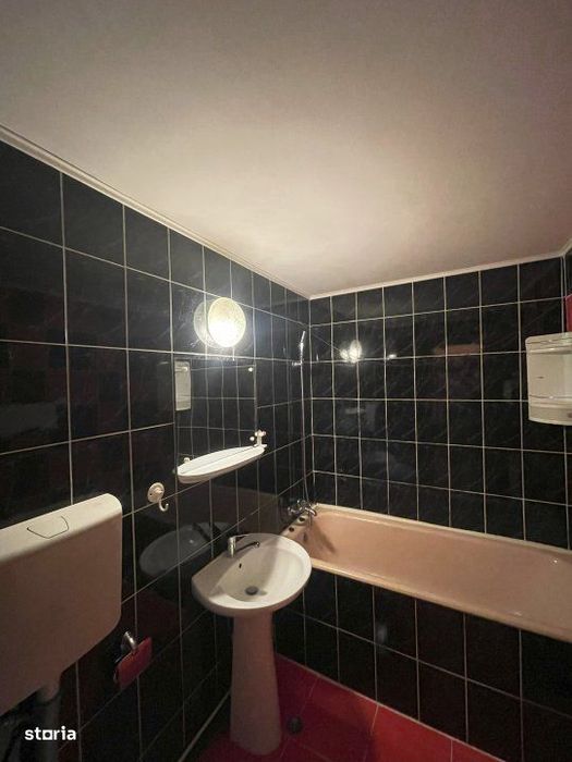 Apartament de vanzare, cu 3 camere decomandat, 68 mp, parter, zona Pas