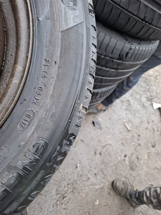 Vand 4 roti R 15 ford focus focus 2 merg si pe facelift au anvelope