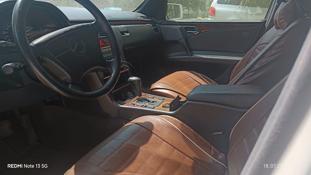 Mercedes E300 pentru DEZMEMBRAT!