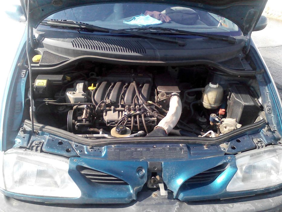 Автомобил Рено Сценик