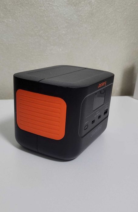 Jackery Explorer 100 Plus statie incarcare