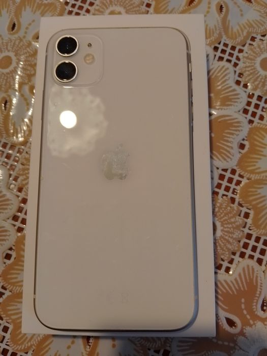Продавам айфон11