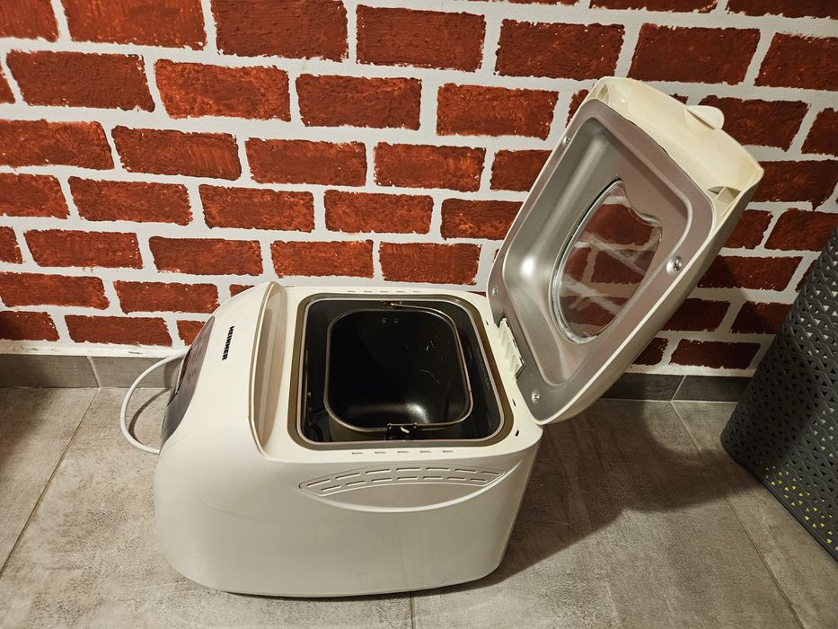 Mașina de făcut pâine Heinner HBM-690W