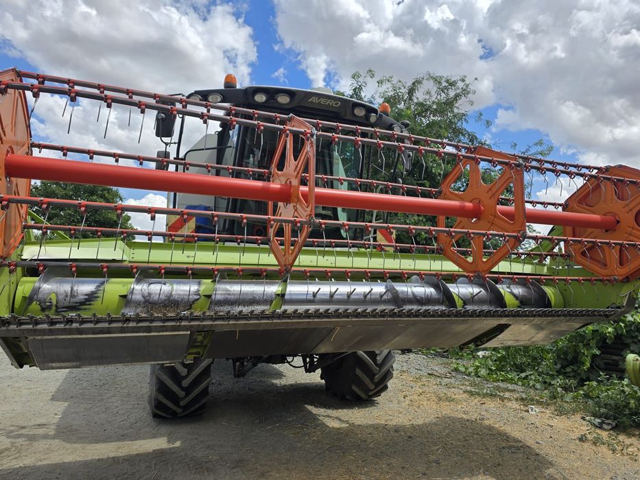 De vânzare combină CLAAS AVERO 240 APS,an fabricație 2013