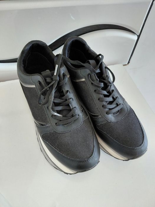 Кроссовка 38 размер