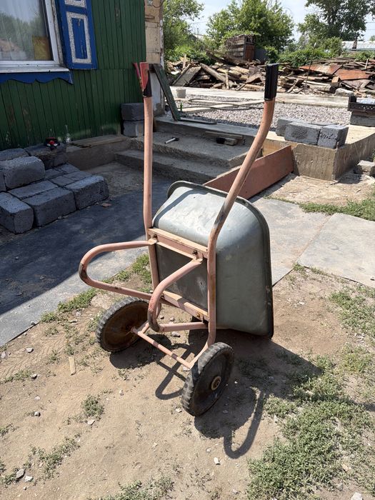 Продаю тачку строительная