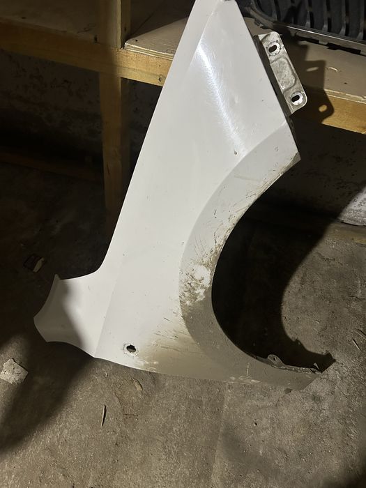 Продам капот и крыло правая