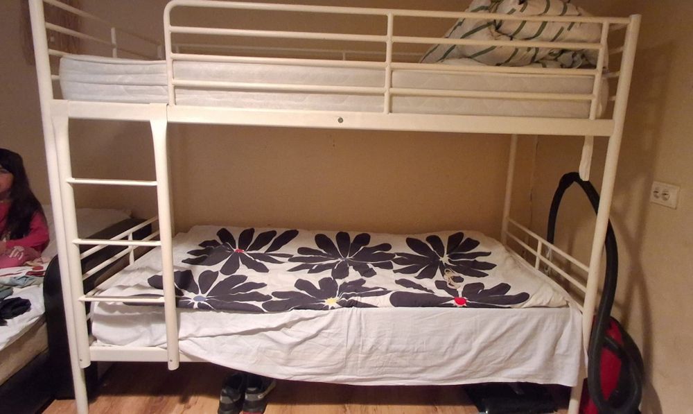 Pat ikea metalic supraetajat cu saltele