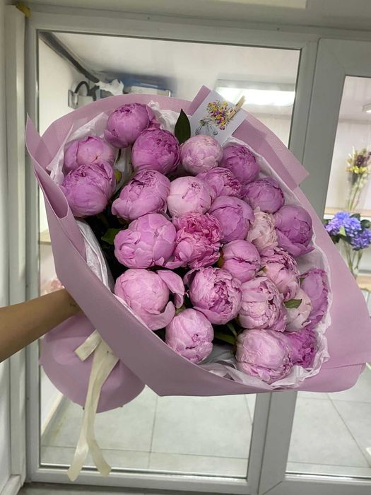 Лилии хризантемы пионы розы