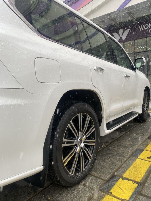 LEXUS LX570 sotiladi