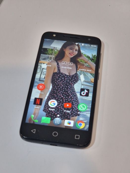 Telefon cu touchscreen perfect funcțional