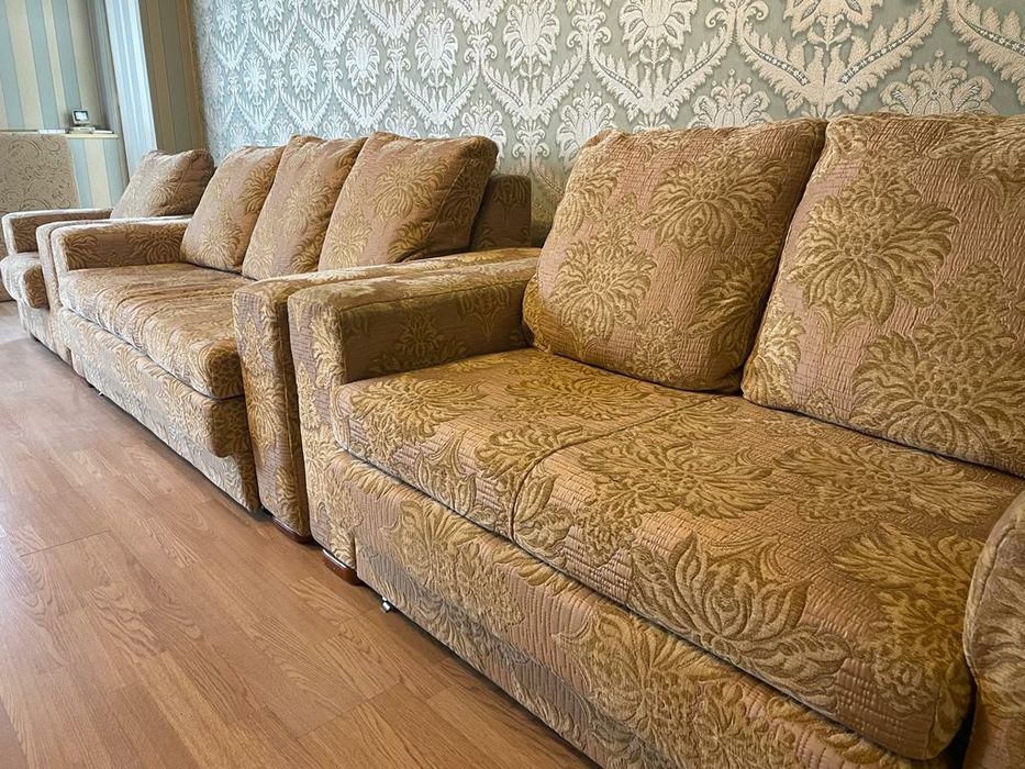 Продам комплект мягкой мебели