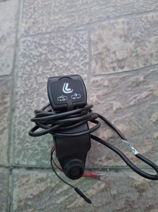 Încarcator moto şi husă pentru telefon moto