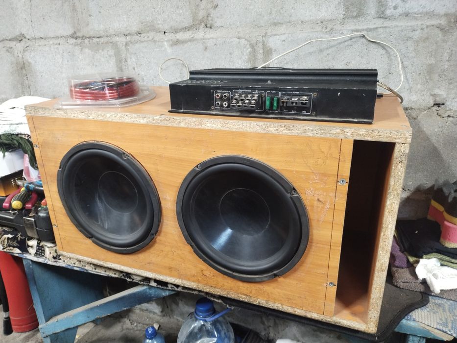 Продам сабвуфер с усилителем.