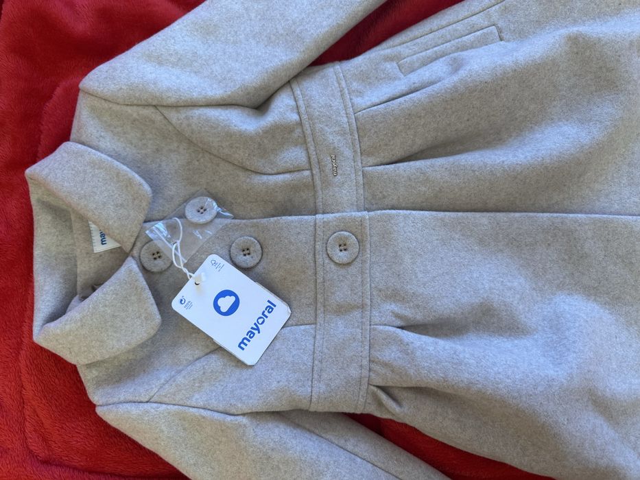 Пальто для девочки новое