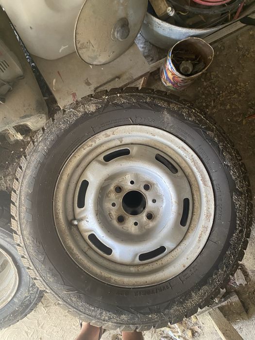 Продам 175/70 R13 с дисками шины зимные