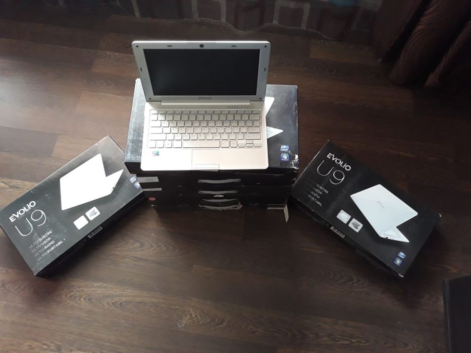 Vand/schimb stoc 10 laptop-uri noi, fără hard, ultrasubtiri, 985 grame