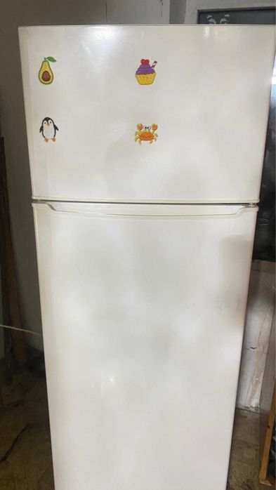 холодилник  продам срочна робает